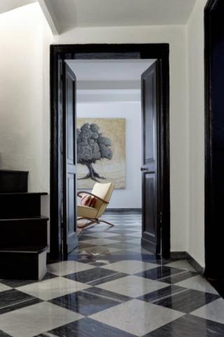 Porta dipinta con BoeroHP Satinato, smalto all'acqua ad alte prestazioni.