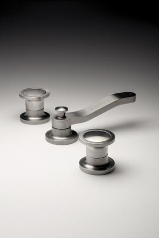 batteria tre fori per lavabo JK21 di Zazzeri con rubinetto con collo girevole. batteria tre fori per lavabo JK21 di Zazzeri con rubinetto con collo girevole.