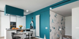 soggiorno cucina parete blu petrolio.jpg soggiorno cucina parete blu petrolio.jpg