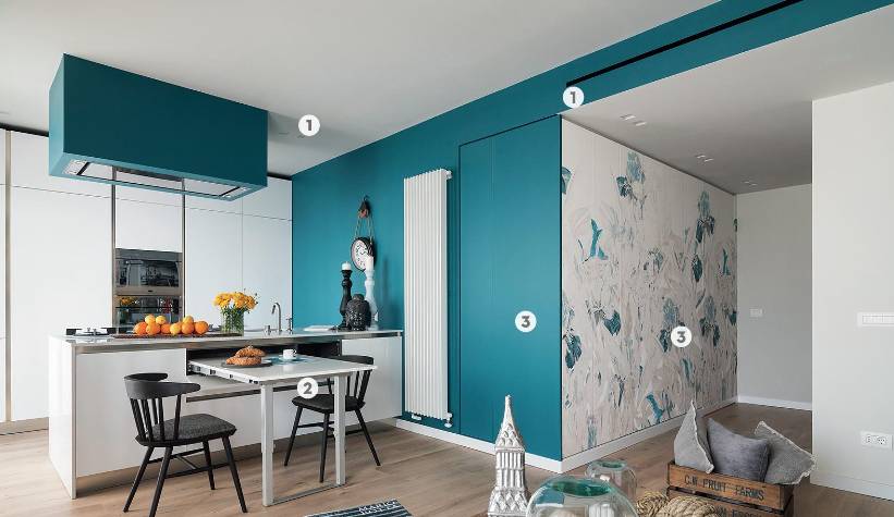 soggiorno cucina parete blu petrolio.jpg