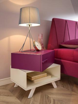 Il comodino wallbox SC210 della linea Sleep Collection di Moretti Compact è composto da due elementi sovrapposti girevoli, uno con cassetto laccato color lampone e uno aperto a giorno bianco. Siccome i due elementi ruotano intorno a un perno, provvisto di un disco in feltro che evita l'attrito tra i due moduli, possono assumere posizioni diverse in base alle necessità. Misura L 57,6 x P 40,8 x H 51,7 cm. Prezzo 390 euro. www.moretticompact.it Il comodino wallbox SC210 della linea Sleep Collection di Moretti Compact è composto da due elementi sovrapposti girevoli, uno con cassetto laccato color lampone e uno aperto a giorno bianco. Siccome i due elementi ruotano intorno a un perno, provvisto di un disco in feltro che evita l'attrito tra i due moduli, possono assumere posizioni diverse in base alle necessità. Misura L 57,6 x P 40,8 x H 51,7 cm. Prezzo 390 euro. www.moretticompact.it