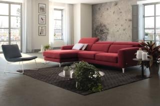 divano tre posti penisola tessuto rosso poggiatesta regolabile piedini metallo bianco opaco invito febal casa divano tre posti penisola tessuto rosso poggiatesta regolabile piedini metallo bianco opaco invito febal casa