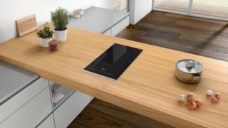 Da incasso, il piano FlexInduction N53TD40N0 ha 2 zone a induzione, è regolabile su 17 livelli grazie a comandi touch-control e è dottao di funzione booster per velocizzare i tempi di preparazione. Misura 30x52 cm. Prezzo 1.104 euro. www.neff-home.com/it/ Da incasso, il piano FlexInduction N53TD40N0 ha 2 zone a induzione, è regolabile su 17 livelli grazie a comandi touch-control e è dottao di funzione booster per velocizzare i tempi di preparazione. Misura 30x52 cm. Prezzo 1.104 euro. www.neff-home.com/it/