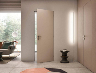 Filo44 di Scrigno è una porta a battente filomuro reversibile su quattro lati, il sistema privo di cornici coprifilo si integra perfettamente nella parete. Composto da un telaio in alluminio estruso, da cerniere a scomparsa e da un pannello in tamburato dello spessore di 44 mm, può essere installato su qualsiasi tipo di parete. Le possibilità di personalizzazione per Filo44 sono praticamente infinite. Il pannello porta può essere infatti verniciato, laccato o ricoperto con carta da parati trasformando così la porta in un vero e proprio complemento d’arredo. Prezzo 565 euro + Iva. www.scrigno.it Filo44 di Scrigno è una porta a battente filomuro reversibile su quattro lati, il sistema privo di cornici coprifilo si integra perfettamente nella parete. Composto da un telaio in alluminio estruso, da cerniere a scomparsa e da un pannello in tamburato dello spessore di 44 mm, può essere installato su qualsiasi tipo di parete. Le possibilità di personalizzazione per Filo44 sono praticamente infinite. Il pannello porta può essere infatti verniciato, laccato o ricoperto con carta da parati trasformando così la porta in un vero e proprio complemento d’arredo. Prezzo 565 euro + Iva. www.scrigno.it