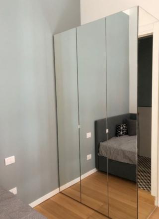 armadio a specchi anche di lato