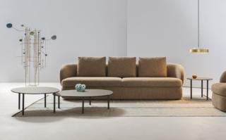 Fa parte della collezione Sobi di Alf DaFrè il divano tre posti che garantisce il massimo comfort grazie ai volumi consistenti e alle linee arrotondate. Lo schienale imbottito, che abbraccia la base e i cuscini della seduta, garantisce il massimo relax; i soffici cuscini fungono da poggiatesta. È disponibile rivestito in tessuto, ecopelle o pelle; è completamente sfoderabile. Misura L 258 x P 91 x H 89,5 cm. Prezzo a partire da 6.451 euro. www.alfdafre.it Fa parte della collezione Sobi di Alf DaFrè il divano tre posti che garantisce il massimo comfort grazie ai volumi consistenti e alle linee arrotondate. Lo schienale imbottito, che abbraccia la base e i cuscini della seduta, garantisce il massimo relax; i soffici cuscini fungono da poggiatesta. È disponibile rivestito in tessuto, ecopelle o pelle; è completamente sfoderabile. Misura L 258 x P 91 x H 89,5 cm. Prezzo a partire da 6.451 euro. www.alfdafre.it