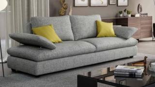 Il divano tre posti America di Chateau d’Ax è dotato di grandi braccioli regolabili che ne aumentano il comfort insieme alla soffice cuscinatura. È completamente rivestito in tessuto in una raffinata tonalità di grigio che lo rende contemporaneo ed elegante. È disponibile rivestito sia in tessuto sia in pelle. Misura L 236 x P 94 x H 90 cm. Prezzo a partire da 1.419 euro (per la versione in tessuto). www.chateau-dax.it Il divano tre posti America di Chateau d’Ax è dotato di grandi braccioli regolabili che ne aumentano il comfort insieme alla soffice cuscinatura. È completamente rivestito in tessuto in una raffinata tonalità di grigio che lo rende contemporaneo ed elegante. È disponibile rivestito sia in tessuto sia in pelle. Misura L 236 x P 94 x H 90 cm. Prezzo a partire da 1.419 euro (per la versione in tessuto). www.chateau-dax.it
