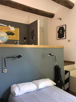 il letto a una piazza e mezza sotto il letto a una piazza e mezza sotto