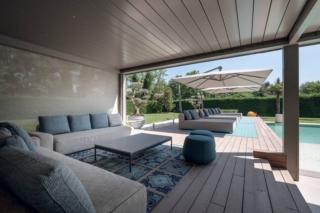 In caso di pioggia, la copertura si chiude per proteggere lo spazio sottostante. FotoGiovanni de Sandre In caso di pioggia, la copertura si chiude per proteggere lo spazio sottostante. FotoGiovanni de Sandre