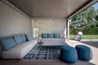 I faretti Spot Light integrati nelle lame offrono un’illuminazione elegante e soffusa. Foto Giovanni de Sandre I faretti Spot Light integrati nelle lame offrono un’illuminazione elegante e soffusa. Foto Giovanni de Sandre