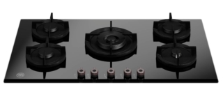 Il piano cottura a gas P905CPROGNE della Serie Professional di Bertazzoni è in vetro temperato nero. Ha cinque fuochi in nero opaco di cui quello centrale a doppio bruciatore che diminuisce notevolmente i tempi di cottura. La griglia di appoggio in ghisa è robusta e sicura. Misura 90x52,5 cm. Prezzo 1.119 euro. www.bertazzoni.com