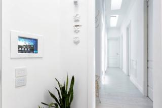 Supervisore domotico AVE per controllare ogni funzione della smart home Supervisore domotico AVE per controllare ogni funzione della smart home