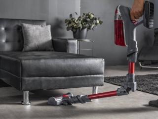 X-Force Flex 11.60 di Rowenta ha il tubo flessibile che consente di raggiungere lo sporco ovunque anche sotto i mobili senza la necessità di piegarsi. Inltre la luce LED nella spazzola motorizzata con setole in Nylon che ruota fino a 180°, agevola la rimozione della polvere anche dalle zone più nascoste. La batteria al litio da 25,2 V assicura una forza di aspirazione costante per una durata di 45 minuti. Ha filtro Hepa, è fornito con numerosi accessori e con un solo click, si trasforma in un aspirabriciole portatile. Misura L 27 x P 25 x H 115 cm. Prezzo 465 euro. http://www.rowenta.it X-Force Flex 11.60 di Rowenta ha il tubo flessibile che consente di raggiungere lo sporco ovunque anche sotto i mobili senza la necessità di piegarsi. Inltre la luce LED nella spazzola motorizzata con setole in Nylon che ruota fino a 180°, agevola la rimozione della polvere anche dalle zone più nascoste. La batteria al litio da 25,2 V assicura una forza di aspirazione costante per una durata di 45 minuti. Ha filtro Hepa, è fornito con numerosi accessori e con un solo click, si trasforma in un aspirabriciole portatile. Misura L 27 x P 25 x H 115 cm. Prezzo 465 euro. http://www.rowenta.it
