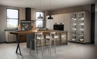 cucina sotto due finestre ante rovere cuoio laccato opaco creta isola bancone snack flavour lube cucina sotto due finestre ante rovere cuoio laccato opaco creta isola bancone snack flavour lube