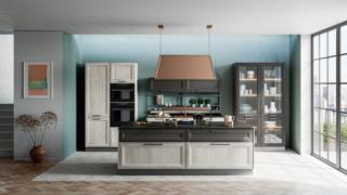 È personalizzabile la nuova cucina Smart di CREO Kitchens che mixa stili diversi. Le ante sono nella finitura rovere greige e PET carbone supermatt; il piano è in Koros secret marbel. Ai lati del blocco lavaggio sono presenti un grande armadio-vetrina laterale che può ospitare le stoviglie e uno in cui trovano posto gli elettrodomestici e la dispensa; l'isola è attrezzata con i fuochi. Prezzo su richiesta. www.creokitchens.it È personalizzabile la nuova cucina Smart di CREO Kitchens che mixa stili diversi. Le ante sono nella finitura rovere greige e PET carbone supermatt; il piano è in Koros secret marbel. Ai lati del blocco lavaggio sono presenti un grande armadio-vetrina laterale che può ospitare le stoviglie e uno in cui trovano posto gli elettrodomestici e la dispensa; l'isola è attrezzata con i fuochi. Prezzo su richiesta. www.creokitchens.it