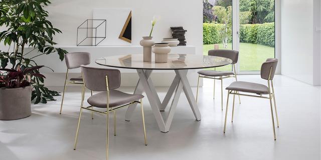 Risparmio Casa - Il Set Tavolo + 4 Sedie, disponibile in legno nero e legno  bianco è adatto per la cucina e la sala da pranzo. Design elegante e  pratico che lo