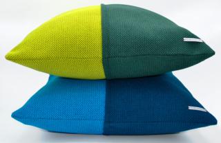cuscini colorati decorativi quadrati grandi rivestimento tessuto recupero cuciti mano kvadrat atelier des refus cuscini colorati decorativi quadrati grandi rivestimento tessuto recupero cuciti mano kvadrat atelier des refus