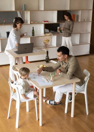 The Lost Graduation Show,ECAL, tavolo Emineo di Charlotte Krzentowski The Lost Graduation Show,ECAL, tavolo Emineo di Charlotte Krzentowski