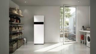 Vitodens 141-F di Viessmann è il modello predisposto per l’integrazione diretta – tramite serpentino solare integrato – all’impianto solare termico, nuovo o esistente, per la produzione gratuita di acqua calda mediante lo sfruttamento dell’energia solare, raggiungendo un accumulo di circa 170 litri.