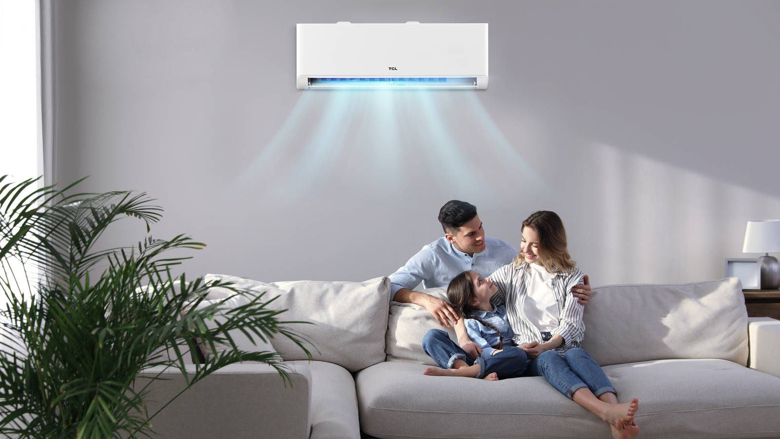 La linea di climatizzatori BreezeIN di TCL è dotata di un'ampia gamma di funzioni tra cui Gentle Wind, che grazie a oltre 1.000 microfori disperde l'aria delicatamente e in modo più ampio in tutta la stanza, evitando correnti d'aria fredde. La serie BreezeIN può essere collegata a smart TV o smartphone o controllata vocalmente tramite dispositivi Alexa e Google Assistant. È disponibile in versione multi split con potenze da 9000, 12000, 18000 e 24000 BTU/h. L’unità interna è profonda solo 19 cm e ha una larghezza di 82 cm. Prezzo in via di definizione. www.tcl.com