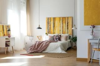 La facilità e la flessibilità d’impiego del climatizzatore portatile Vort Kryo Polar Evo 13 HP di Vortice sono agevolate dalle ruote piroettanti e dalle maniglie. Funziona con gas R290, ha potenza di 12.000 Btu/h e ha un sistema di filtri antipolvere e ai carboni attivi per depurare l’aria trattata. In classe A/A+, misura L 41,5 x P 42,5 x H 78 cm. Prezzo da 1.686 euro. www.vortice.it