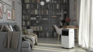 Ultracompatto, Dolceclima Compact M di Olimpia Splendid è disponibile in 3 diverse taglie di potenza, da 8 a 10.000 Btu/h, e può essere controllato dal pannello digitale a bordo macchina, dal telecomando (dotato di sensore di temperatura) e dal proprio smartphone, grazie al wi-fi integrato nella taglia più potente. In classe A, utilizza gas R290. Misura L 33 x P 32 x H 61 cm. Prezzo Compact 8 MWB 299 euro. http://www.olimpiasplendid.it