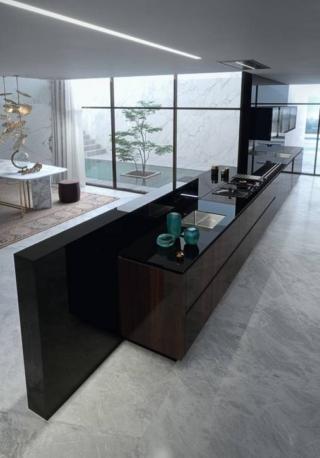 Sofisticata ed elegante la composizione a sviluppo orizzontale Way di Snaidero che è caratterizzata dalla presenza, al centro, di un'ampia zona cottura a induzione, perfettamente integrata nel top in ceramica nero Ingo. Le ante lisce sono in legno Eucalipto affumicato lucido. Prezzo su richiesta. Un modulo base da 60 cm con anta battente in nobilitato, prezzo 276 euro. www.snaidero.it Sofisticata ed elegante la composizione a sviluppo orizzontale Way di Snaidero che è caratterizzata dalla presenza, al centro, di un'ampia zona cottura a induzione, perfettamente integrata nel top in ceramica nero Ingo. Le ante lisce sono in legno Eucalipto affumicato lucido. Prezzo su richiesta. Un modulo base da 60 cm con anta battente in nobilitato, prezzo 276 euro. www.snaidero.it