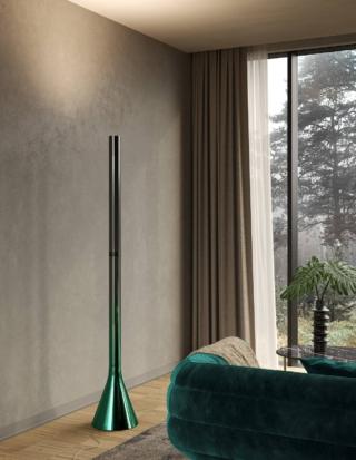La lampada da terra Croma di Lodes, design Luca Nichetto, proietta ampi fasci di luce lungo la parete e verso il soffitto. La struttura slanciata, disponibile anche con effetto metallico ombré che vira dal verde al nero, poggia su una base conica che le dà stabilità. L'interruttore è costituito da un anello, posizionato a metà altezza dello stelo, che permette di regolare la luce a led.  Misura H 186 cm. www.lodes.com La lampada da terra Croma di Lodes, design Luca Nichetto, proietta ampi fasci di luce lungo la parete e verso il soffitto. La struttura slanciata, disponibile anche con effetto metallico ombré che vira dal verde al nero, poggia su una base conica che le dà stabilità. L'interruttore è costituito da un anello, posizionato a metà altezza dello stelo, che permette di regolare la luce a led.  Misura H 186 cm. www.lodes.com