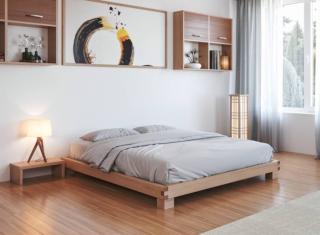 Il letto sommier artigianale Hiro di Vivere Zen è realizzato in legno massello di Okumé, completamente ad incastro, con finitura di olio e cera. L'assenza di parti metalliche e le vernici naturali lo rendono ecologico. É dotato di doghe e poggia su quattro piedi dalla forma squadrata. Misura L 189 x P 209 x H 20 cm. Prezzo 922 euro. www.viverezen.it