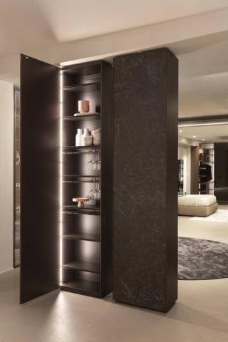 pilastro contenitore Caccaro Sistema Wallover® Supersalone effetto marmo scuro pilastro contenitore Caccaro Sistema Wallover® Supersalone effetto marmo scuro