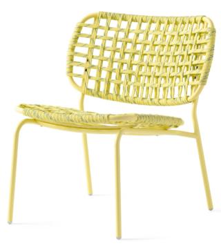 La poltrona outdoor YO! Di Connubia, design Archirivolto, ha la seduta e lo schienale interamente intrecciati con treccia piatta rinforzata in polipropilene su un telaio in alluminio trattato e verniciato per esterni. Misura L 64 x P 72 x H 72 cm.  www.connubia.com La poltrona outdoor YO! Di Connubia, design Archirivolto, ha la seduta e lo schienale interamente intrecciati con treccia piatta rinforzata in polipropilene su un telaio in alluminio trattato e verniciato per esterni. Misura L 64 x P 72 x H 72 cm.  www.connubia.com