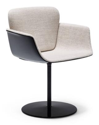 La poltroncina KN06 di Knoll, design Piero Lissoni, è caratterizzata dalla base a colonna che ne esalta l'aspetto leggero e elegante. La scocca a forma di guscio è realizzata in vetroresina verniciata o rivestita in tessuto o pelle. www.knolleurope.com La poltroncina KN06 di Knoll, design Piero Lissoni, è caratterizzata dalla base a colonna che ne esalta l'aspetto leggero e elegante. La scocca a forma di guscio è realizzata in vetroresina verniciata o rivestita in tessuto o pelle. www.knolleurope.com