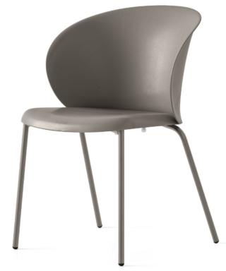 La sedia Tuka di Connubia, design Archirivolto, ha la struttura in tubolare metallico trattato e verniciato per un utilizzo outdoor e la scocca in polipropilene riciclato al 100%. Misura L 55 x P 56 x H 76 cm. www.connubia.com La sedia Tuka di Connubia, design Archirivolto, ha la struttura in tubolare metallico trattato e verniciato per un utilizzo outdoor e la scocca in polipropilene riciclato al 100%. Misura L 55 x P 56 x H 76 cm. www.connubia.com