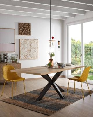 Un'intensa tonalità di giallo per Quinby di Kave Home la sedia realizzata in plastica riciclabile disponibile anche in bianco, grigio e beige. La sottile struttura metallica, declinata nello stessa finitura di colore della scocca, la rende leggera ed elegante. Misura L 50 x P 51 x H 77 cm. Prezzo 59 euro. www.kavehome.com Un'intensa tonalità di giallo per Quinby di Kave Home la sedia realizzata in plastica riciclabile disponibile anche in bianco, grigio e beige. La sottile struttura metallica, declinata nello stessa finitura di colore della scocca, la rende leggera ed elegante. Misura L 50 x P 51 x H 77 cm. Prezzo 59 euro. www.kavehome.com