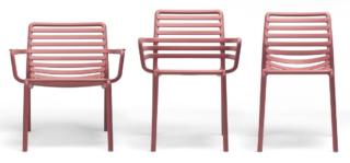 Le sedute outdoor della collezione Doga di Nardi, design Raffaello Galiotto, sono completamente Made in Italy e sono realizzate in resina fiberglass. Sono leggere, resistenti, impilabili, facilmente igienizzabili e completamente riciclabili. Sono disponibili in numerosi varianti di colore. La sedia misura L 53 x P 55 x H 82,5 cm. La poltroncina misura L 60 x P 56,5 x H 83,5 cm. La poltrona misura L 70 x P 75,5 x H 76 cm. www.nardioutdoor.com Le sedute outdoor della collezione Doga di Nardi, design Raffaello Galiotto, sono completamente Made in Italy e sono realizzate in resina fiberglass. Sono leggere, resistenti, impilabili, facilmente igienizzabili e completamente riciclabili. Sono disponibili in numerosi varianti di colore. La sedia misura L 53 x P 55 x H 82,5 cm. La poltroncina misura L 60 x P 56,5 x H 83,5 cm. La poltrona misura L 70 x P 75,5 x H 76 cm. www.nardioutdoor.com