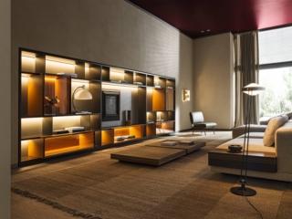 Il sistema 505 Up di Molteni, design Nicola Gallizia, è in grado di rispondere alle esigenze più svariate grazie alle sue numerose configurazioni. È dotato del contenitore sporgente Display, disponibile aperto o nella versione chiusa con ante disponibili in numerose finiture diverse.    www.moltenigroup.com Il sistema 505 Up di Molteni, design Nicola Gallizia, è in grado di rispondere alle esigenze più svariate grazie alle sue numerose configurazioni. È dotato del contenitore sporgente Display, disponibile aperto o nella versione chiusa con ante disponibili in numerose finiture diverse.    www.moltenigroup.com