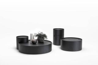 I tavolini-contenitore della collezione Moon di Living Divani, design Mist-o, hanno una forma arrotondata e sono realizzati in legno curvato, inoltre si aprono come uno scrigno e rivelano spazi di contenimento ampi e ben organizzati. La struttura è realizzata in multistrato curvato  impiallacciato in rovere tinto carbone o naturale e finitura acrilica ad acqua. Le basi, i ripiani interni e i top sono in MDF impiallacciato rovere; i ripiani girevoli sono in MDF verniciato nero opaco.  www.livingdivani.it I tavolini-contenitore della collezione Moon di Living Divani, design Mist-o, hanno una forma arrotondata e sono realizzati in legno curvato, inoltre si aprono come uno scrigno e rivelano spazi di contenimento ampi e ben organizzati. La struttura è realizzata in multistrato curvato  impiallacciato in rovere tinto carbone o naturale e finitura acrilica ad acqua. Le basi, i ripiani interni e i top sono in MDF impiallacciato rovere; i ripiani girevoli sono in MDF verniciato nero opaco.  www.livingdivani.it