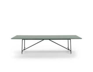 La poltrona Lee di Flexform, design Antonio Citterio, ha la struttura dal design geometrico realizzata in legno massello di frassino o di noce canaletto. Lo schienale e la seduta sono prodotti artigianalmente a mano con paglia di fiume, un materiale desueto, ma completamente naturale e particolarmente resistente. Sono disponibili soffici cuscini opzionali per aumentarne il comfort.  www.flexform.it La poltrona Lee di Flexform, design Antonio Citterio, ha la struttura dal design geometrico realizzata in legno massello di frassino o di noce canaletto. Lo schienale e la seduta sono prodotti artigianalmente a mano con paglia di fiume, un materiale desueto, ma completamente naturale e particolarmente resistente. Sono disponibili soffici cuscini opzionali per aumentarne il comfort.  www.flexform.it