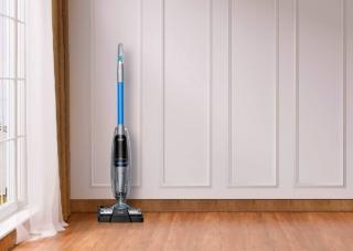 Quali sono i punti di forza di JIMMY HW8 e HW8 Pro? Dal punto di vista della praticità d’uso, troviamo innanzitutto l’assenza del cavo elettrico, che rende i due modelli molto più facili e comodi da usare sia per le pulizie più approfondite che per dei ritocchi rapidi. Il peso contenuto e l’impugnatura ergonomica concepita appositamente per non affaticare il braccio, le rendono poi particolarmente maneggevoli in ogni circostanza. Inoltre, il display LED è ricco di informazioni utili come lo stato della carica, i livelli dei serbatoi di acqua pulita e acqua sporca, e la modalità utilizzata e permette di organizzare al meglio le proprie pulizie domestiche. Quali sono i punti di forza di JIMMY HW8 e HW8 Pro? Dal punto di vista della praticità d’uso, troviamo innanzitutto l’assenza del cavo elettrico, che rende i due modelli molto più facili e comodi da usare sia per le pulizie più approfondite che per dei ritocchi rapidi. Il peso contenuto e l’impugnatura ergonomica concepita appositamente per non affaticare il braccio, le rendono poi particolarmente maneggevoli in ogni circostanza. Inoltre, il display LED è ricco di informazioni utili come lo stato della carica, i livelli dei serbatoi di acqua pulita e acqua sporca, e la modalità utilizzata e permette di organizzare al meglio le proprie pulizie domestiche.