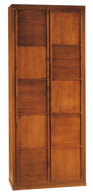 Una raffinata lavorazione per le ante in ciliegio del modello della collezione Scacchi di Morelato: infatti sono decorate con una pregiata lavorazione a scacchiera e impiallacciature a venature contrapposte che danno vita ad un'alternanza di chiaro scuri sulla superficie. Internamente sono presenti due piani regolabili e due aste appendiabiti, ma sono disponibili una serie di accessori opzionali su richiesta. Misura L 108 x P 59 x H 264 cm.  Prezzo 3.852 euro + IVA. www.morelato.it Una raffinata lavorazione per le ante in ciliegio del modello della collezione Scacchi di Morelato: infatti sono decorate con una pregiata lavorazione a scacchiera e impiallacciature a venature contrapposte che danno vita ad un'alternanza di chiaro scuri sulla superficie. Internamente sono presenti due piani regolabili e due aste appendiabiti, ma sono disponibili una serie di accessori opzionali su richiesta. Misura L 108 x P 59 x H 264 cm.  Prezzo 3.852 euro + IVA. www.morelato.it