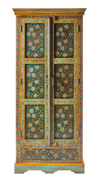 Si ispira al Messico e a mondi lontani il modello Frida di Novità Home che ha le due ante decorate a mano con motivi floreali nei toni del blu, del rosso e del verde: è un pezzo scenografico e molto decorativo! La struttura, realizzata in legno di mango, cela  al suo interno tre ampie mensole e un cassetto. Misura L 82 x P 40 x H 180 cm. Prezzo 1.833 euro. www.novitahome.com Si ispira al Messico e a mondi lontani il modello Frida di Novità Home che ha le due ante decorate a mano con motivi floreali nei toni del blu, del rosso e del verde: è un pezzo scenografico e molto decorativo! La struttura, realizzata in legno di mango, cela  al suo interno tre ampie mensole e un cassetto. Misura L 82 x P 40 x H 180 cm. Prezzo 1.833 euro. www.novitahome.com