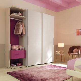 L'armadio con cabina modello KC303 di Moretti Compact ha due pratiche ante scorrevoli nella finitura Frassino bianco. Lateralmente è presente un elemento a giorno in Larice con elementi in laccato ciclamino e bianco che permette di sistemare abiti e accessori in bella vista. Misura L 221 x P 65 x H 226 cm. Prezzo da 1.100 euro (per l'armadio) e 580 euro (per il modulo a giorno). www.moretticompact.it L'armadio con cabina modello KC303 di Moretti Compact ha due pratiche ante scorrevoli nella finitura Frassino bianco. Lateralmente è presente un elemento a giorno in Larice con elementi in laccato ciclamino e bianco che permette di sistemare abiti e accessori in bella vista. Misura L 221 x P 65 x H 226 cm. Prezzo da 1.100 euro (per l'armadio) e 580 euro (per il modulo a giorno). www.moretticompact.it