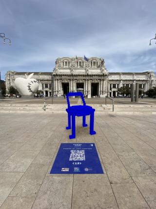I Pixel Attivatori distribuiti  nella città di Milano che permettono di inquadrare il QR-Code e visualizzare attraverso i propri device opere di design in realtà aumentata. www.designopenspaces.it