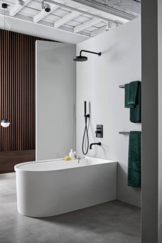 Ha bordi asimmetrici e un piano su un lato leggermente più in basso per offrire un appoggio sicuro la vasca Febe di Ceramica Cielo. È realizzata in LivingTec®, materiale solid surface ipoallergico e antibatterico, ottenuto con carica minerale naturale legata da una bassa quantità di acrilico. Oltre alla finitura bianco matt, è disponibile anche arenaria e brina. Misura L 140 x P 80 x H 57 cm. Prezzo da rivenditore. www.ceramicacielo.it Ha bordi asimmetrici e un piano su un lato leggermente più in basso per offrire un appoggio sicuro la vasca Febe di Ceramica Cielo. È realizzata in LivingTec®, materiale solid surface ipoallergico e antibatterico, ottenuto con carica minerale naturale legata da una bassa quantità di acrilico. Oltre alla finitura bianco matt, è disponibile anche arenaria e brina. Misura L 140 x P 80 x H 57 cm. Prezzo da rivenditore. www.ceramicacielo.it