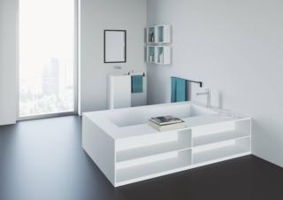 La vasca della linea Exclusive Design di Ponte Giulio ha dimensioni importanti, infatti misura L 195 x P 127 x H 49 cm. È realizzata in pietra acrilica, con bordi larghi ma diversi, di cui uno più ampio perché al di sotto è stata ricavato uno spazio con ripiani, per detergenti, biancheria e accessori. Prezzo 11.500 euro, compresa l’installazione. www.pontegiulio.com/it-IT La vasca della linea Exclusive Design di Ponte Giulio ha dimensioni importanti, infatti misura L 195 x P 127 x H 49 cm. È realizzata in pietra acrilica, con bordi larghi ma diversi, di cui uno più ampio perché al di sotto è stata ricavato uno spazio con ripiani, per detergenti, biancheria e accessori. Prezzo 11.500 euro, compresa l’installazione. www.pontegiulio.com/it-IT