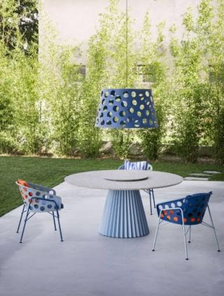 Gli arredi della nuova collezione Bolle di Midj (design Paola Navone) sono pensati per l'outdoor e ne fanno parte tavoli, sedie, poltrone, divani e lampade; saranno disponibili nei primi mesi del 2022. Il nome della collezione deriva dalla particolare lavorazione delle scocche in metallo traforato che   danno vita ad un impatto grafico estremamente decorativo. www.midj.com - Fuorisalone, mostra R/EVOLUTION, Superstudio Più , Via Tortona 27, Milano Gli arredi della nuova collezione Bolle di Midj (design Paola Navone) sono pensati per l'outdoor e ne fanno parte tavoli, sedie, poltrone, divani e lampade; saranno disponibili nei primi mesi del 2022. Il nome della collezione deriva dalla particolare lavorazione delle scocche in metallo traforato che   danno vita ad un impatto grafico estremamente decorativo. www.midj.com - Fuorisalone, mostra R/EVOLUTION, Superstudio Più , Via Tortona 27, Milano