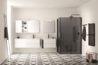Arredo bagno Street: la collezione che si caratterizza per la comoda presa integrata nell’anta: un elemento estetico e funzionale, principe della linea. L’esclusivo dettaglio, oltre ad assicurare una impugnatura sicura e confortevole, enfatizza l’aspetto moderno e contemporaneo della proposta di arredo, dalle linee estremamente pulite ed essenziali. L’assenza delle maniglie aumenta, infatti, la leggerezza dei volumi e garantisce una visione completa dei frontali delle ante, permettendo alle finiture di risaltare al meglio. Arredo bagno Street: la collezione che si caratterizza per la comoda presa integrata nell’anta: un elemento estetico e funzionale, principe della linea. L’esclusivo dettaglio, oltre ad assicurare una impugnatura sicura e confortevole, enfatizza l’aspetto moderno e contemporaneo della proposta di arredo, dalle linee estremamente pulite ed essenziali. L’assenza delle maniglie aumenta, infatti, la leggerezza dei volumi e garantisce una visione completa dei frontali delle ante, permettendo alle finiture di risaltare al meglio.