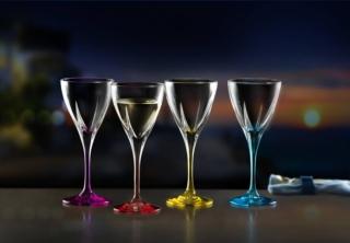 Uno stelo colorato per gli originali calici della linea Fusion Color di RCR Cristalleria Italia: sono realizzati in Eco-crystal che li rende resistenti ai graffi e lavabili in lavastoviglie. Prezzo da 35,5 euro (per il set da 6 pezzi). www.rcrcrystal.com Uno stelo colorato per gli originali calici della linea Fusion Color di RCR Cristalleria Italia: sono realizzati in Eco-crystal che li rende resistenti ai graffi e lavabili in lavastoviglie. Prezzo da 35,5 euro (per il set da 6 pezzi). www.rcrcrystal.com