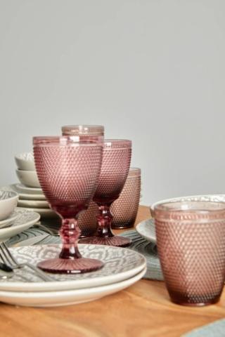 Il bicchiere da acqua e il calice della linea Arthur di Novita Home sono realizzati in vetro color rosa con una raffinata lavorazione in rilievo. Sono lavabili in lavastoviglie. Misura Ø 8 x H 10 cm. Prezzo 5 euro. Misura Ø 8 x H 15,5 cm. Prezzo 7 euro www.novitahome.com Il bicchiere da acqua e il calice della linea Arthur di Novita Home sono realizzati in vetro color rosa con una raffinata lavorazione in rilievo. Sono lavabili in lavastoviglie. Misura Ø 8 x H 10 cm. Prezzo 5 euro. Misura Ø 8 x H 15,5 cm. Prezzo 7 euro www.novitahome.com