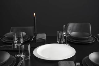 Una linea design, originale e insolita, sottolineata dal bordo inclinato, per i bicchieri della collezione NewMoon di Villeroy & Boch, realizzati in cristallo trasparente, lavabili in lavastoviglie. I bicchieri da acqua da 225 ml, prezzo 39,90 euro (il set da 4 pezzi). I bicchieri da vino rosso da 450 ml, prezzo 44,90 euro (il set da 4 pezzi).  www.villeroy-boch.it Una linea design, originale e insolita, sottolineata dal bordo inclinato, per i bicchieri della collezione NewMoon di Villeroy & Boch, realizzati in cristallo trasparente, lavabili in lavastoviglie. I bicchieri da acqua da 225 ml, prezzo 39,90 euro (il set da 4 pezzi). I bicchieri da vino rosso da 450 ml, prezzo 44,90 euro (il set da 4 pezzi).  www.villeroy-boch.it